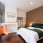 Bohemian Bakoua & Chesterfield Cottage, Hyper-Centre