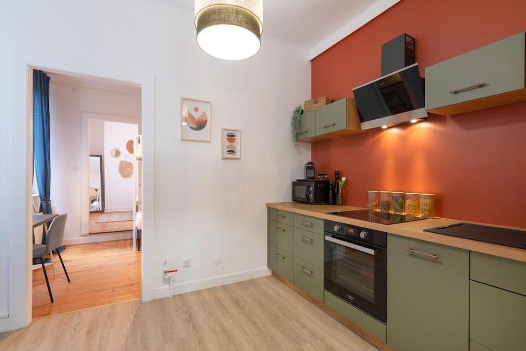 Bohemian Bakoua & Chesterfield Cottage, Hyper-centre